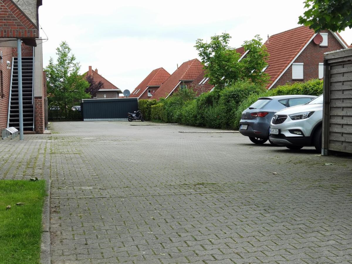 Schaake Hooksiel - Charmante Reetdachwohnung & Kostenfreier Parkplatz Exterior photo